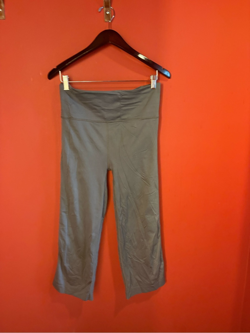Champion Gray Cropped Leggings Size M Striped High Waistband Athletic Yoga Capri